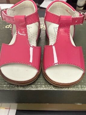 Made in Spain Beberlis Toddler Patent Pink Buckle Sandals brand new no box